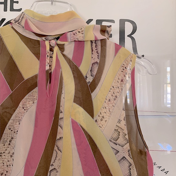 Multi muted colour with a hit of animal sleeveless top with scarf neck size M - Picture 3 of 7